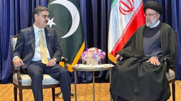 Pakistan expels Iran ambassador,Iran air strike, 
Anwaar-ul-Haq Kakar and Iranian President Ebrahim Raisi